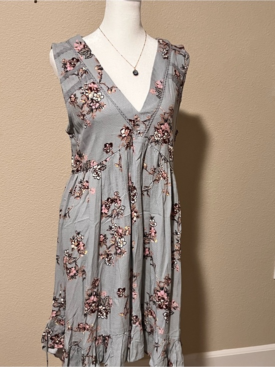 Rewind Dresses & Skirts - Rewind Gray Midi Dress with Pink Floral Print